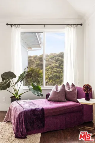 2113 Stoney Hill Road, Los Angeles, California 90049