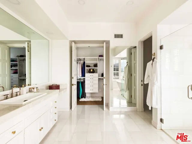 2113 Stoney Hill Road, Los Angeles, California 90049
