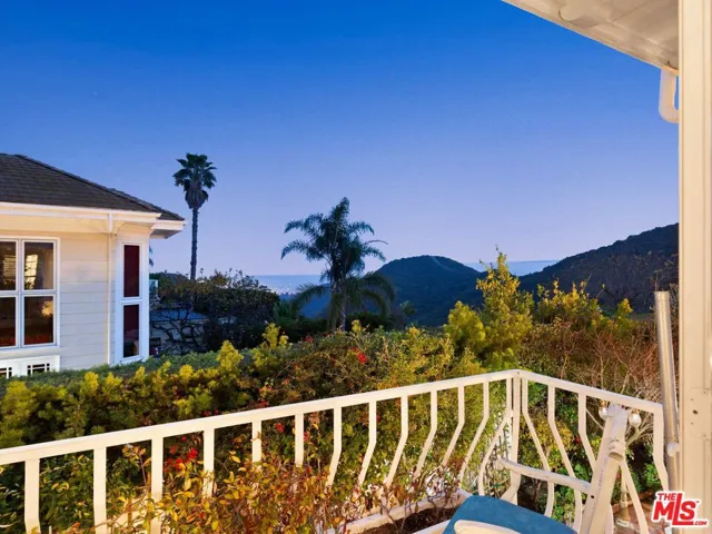 2113 Stoney Hill Road, Los Angeles, California 90049
