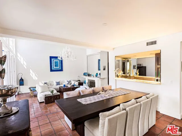 2113 Stoney Hill Road, Los Angeles, California 90049