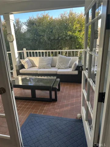 Entrance to back patio