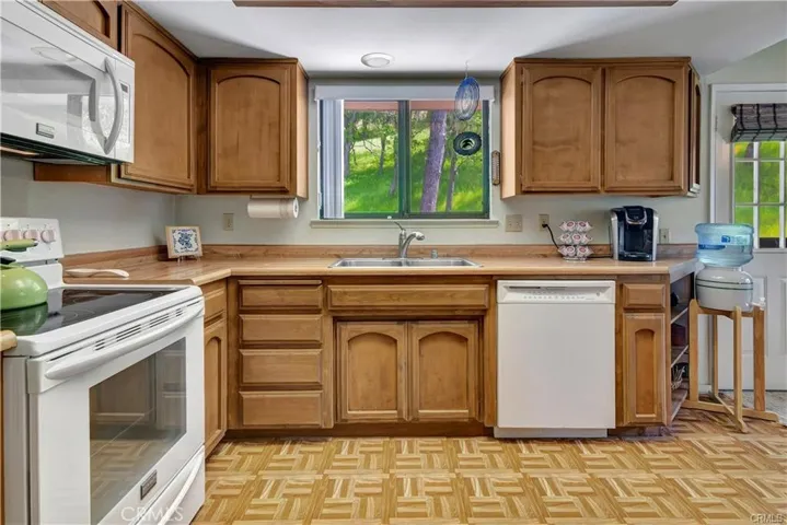 2512 Shoreline Road, Bradley, California 93426