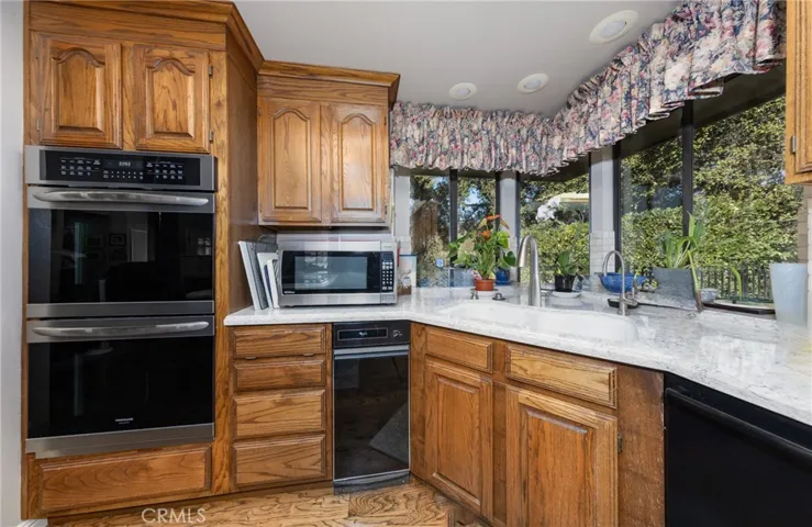 13098 Oak Crest Drive, Yucaipa, California 92399