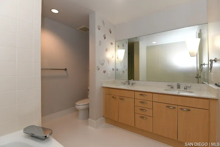 645 Front St 914, San Diego, California 92101