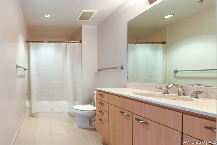 645 Front St 914, San Diego, California 92101