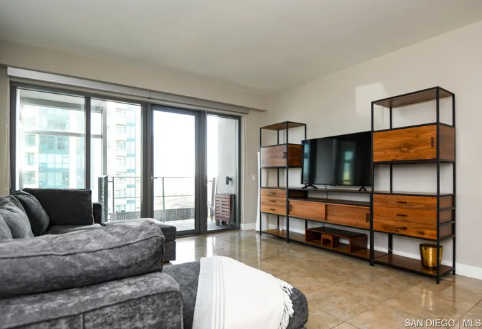 645 Front St 914, San Diego, California 92101