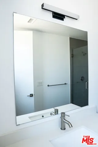 2019 Preuss Road B, Los Angeles, California 90034