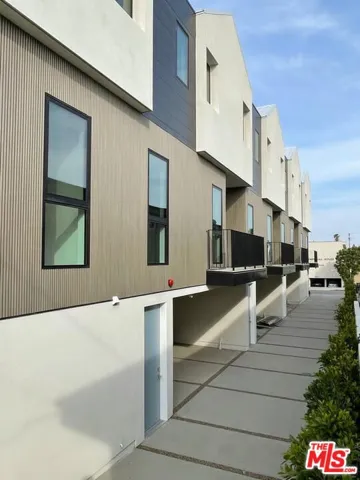 2019 Preuss Road B, Los Angeles, California 90034