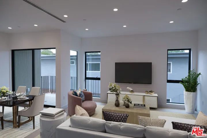 2019 Preuss Road B, Los Angeles, California 90034
