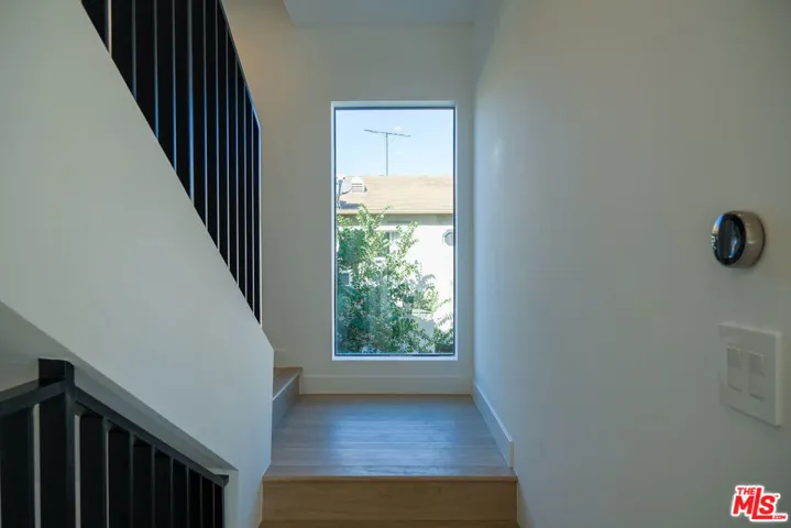 2019 Preuss Road B, Los Angeles, California 90034