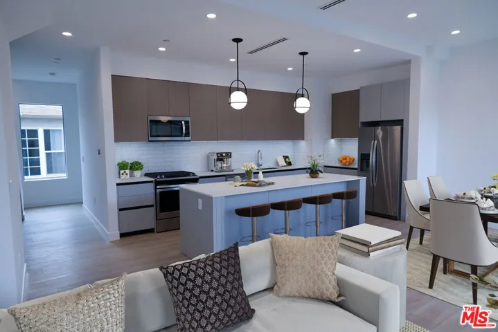 2019 Preuss Road B, Los Angeles, California 90034