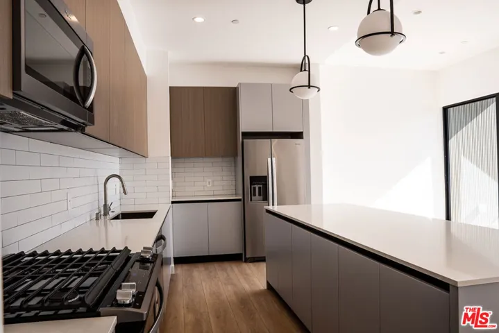 2019 Preuss Road B, Los Angeles, California 90034