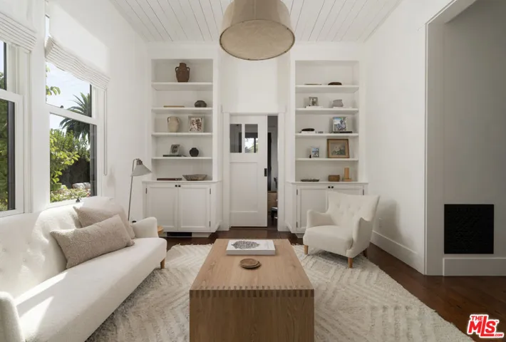 Den/Sitting Room