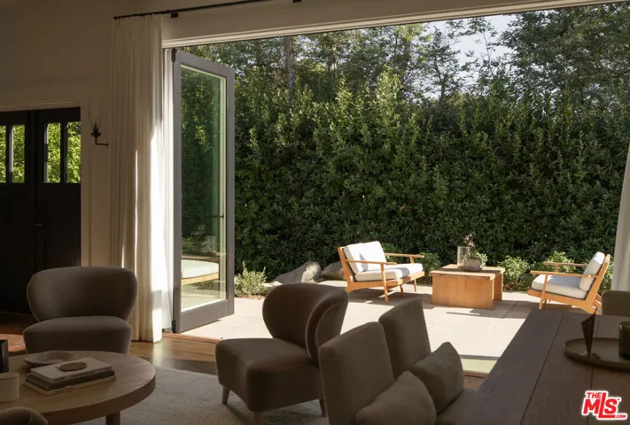 Indoor/Outdoor Living