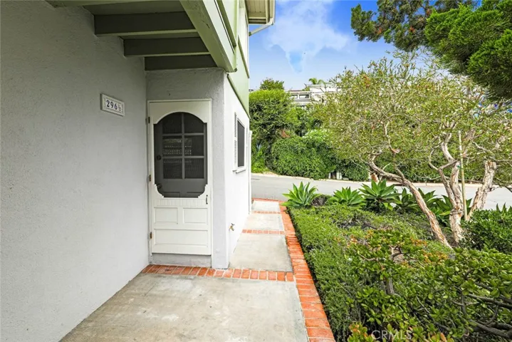 296 1/2 La Brea Street, Laguna Beach, California 92651