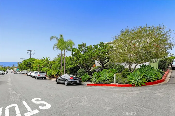 296 1/2 La Brea Street, Laguna Beach, California 92651