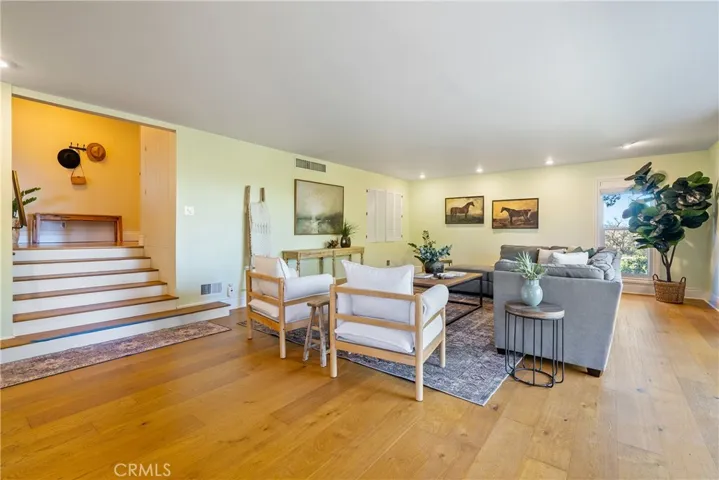 Main Level - Living room