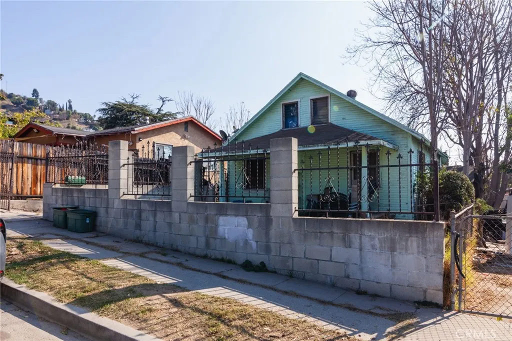 2908 Future Street, Los Angeles, California 90065 home-pic-1