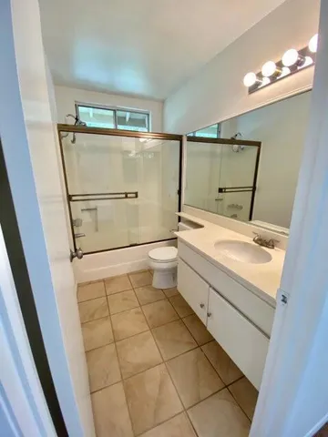 LOwer Full Bath