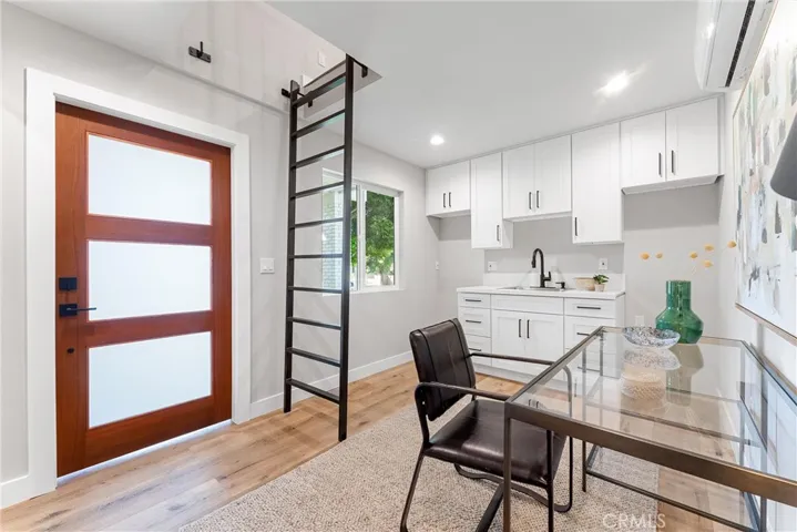 ADU WITH LOFT + KITCHEN, WASHER/DRYER AND FULL BATHROOM (274 SQ FT)