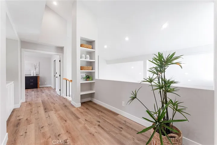 UPPER LEVEL LOFT AREA