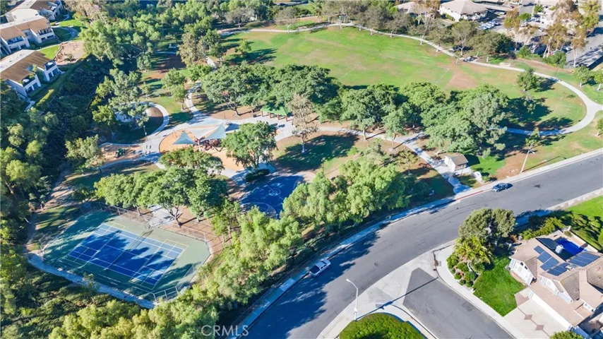 WALKING DISTANCE TO RIMGATE PARK