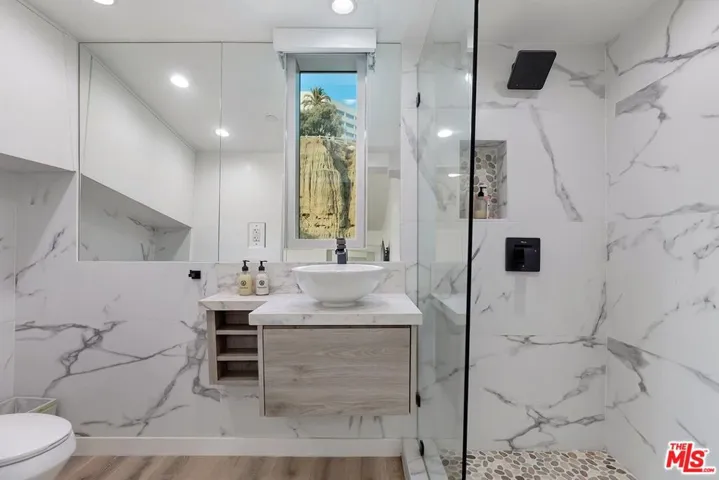 1255 Palisades Beach Road, Santa Monica, California 90401