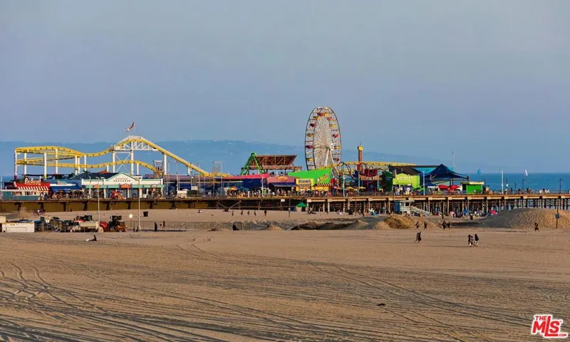 1255 Palisades Beach Road, Santa Monica, California 90401
