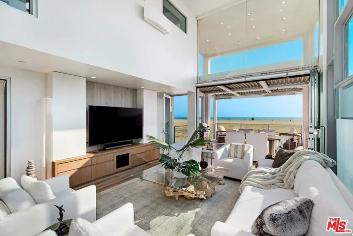 1255 Palisades Beach Road, Santa Monica, California 90401