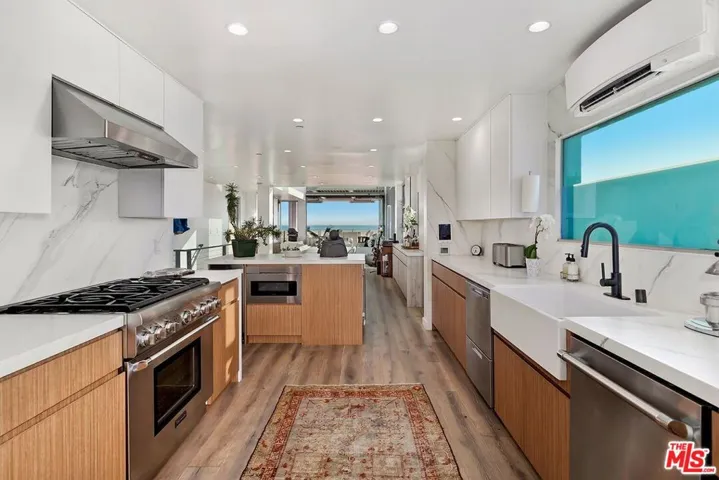 1255 Palisades Beach Road, Santa Monica, California 90401