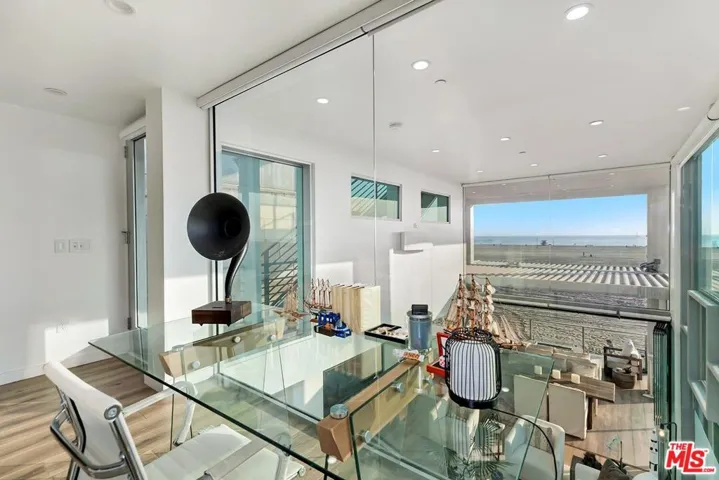 1255 Palisades Beach Road, Santa Monica, California 90401