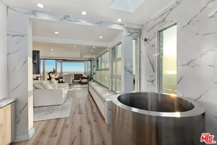 1255 Palisades Beach Road, Santa Monica, California 90401