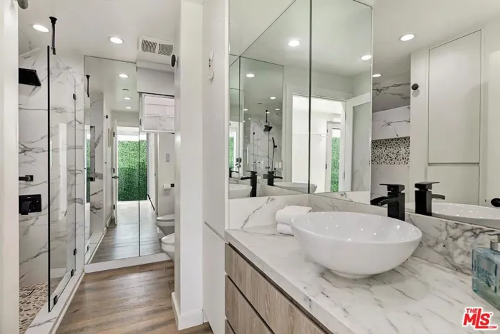 1255 Palisades Beach Road, Santa Monica, California 90401
