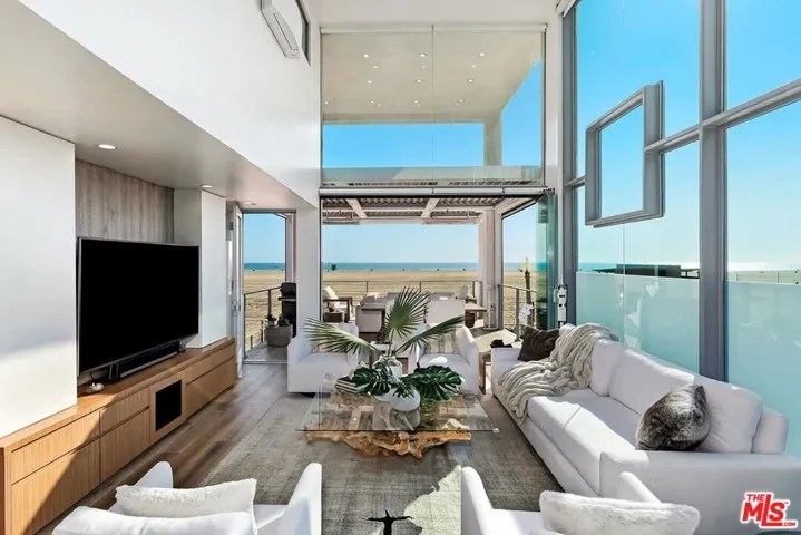 1255 Palisades Beach Road, Santa Monica, California 90401