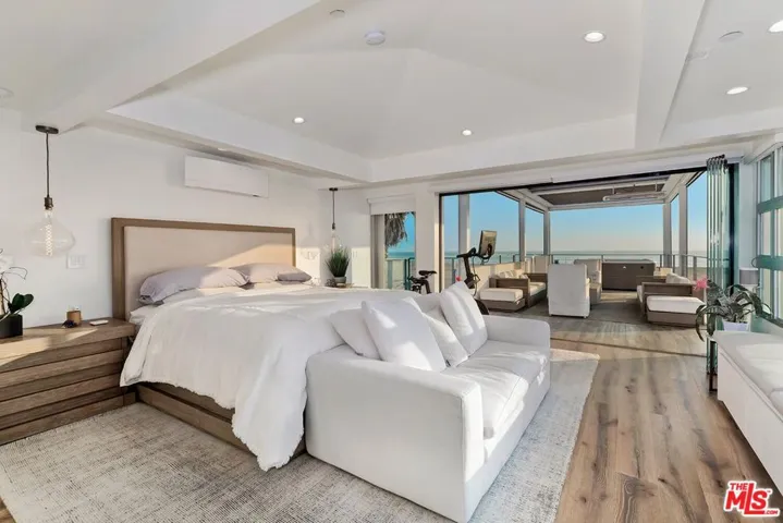 1255 Palisades Beach Road, Santa Monica, California 90401