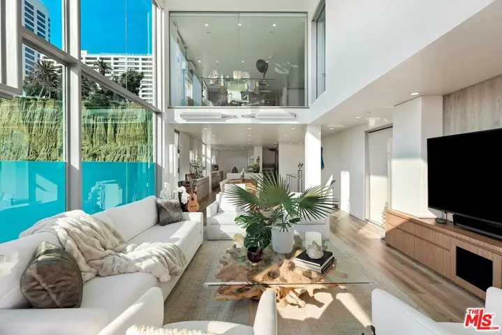 1255 Palisades Beach Road, Santa Monica, California 90401