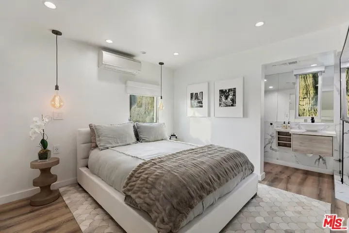 1255 Palisades Beach Road, Santa Monica, California 90401