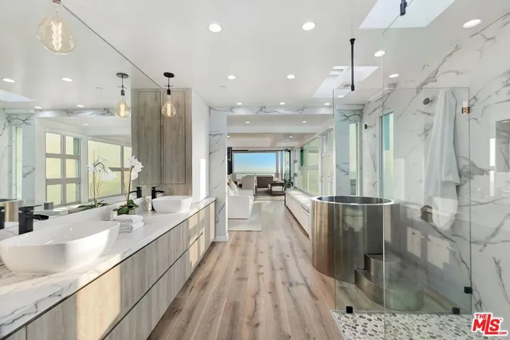 1255 Palisades Beach Road, Santa Monica, California 90401