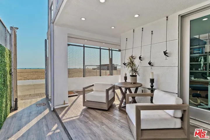 1255 Palisades Beach Road, Santa Monica, California 90401