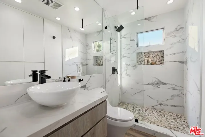 1255 Palisades Beach Road, Santa Monica, California 90401