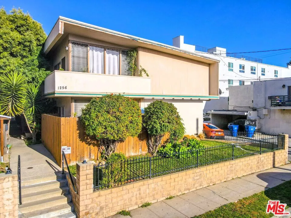 1256 S Westgate Avenue, Los Angeles, California 90025, 13 Bedrooms Bedrooms, ,11 BathroomsBathrooms,Residential Income,For Sale,Westgate,25487089