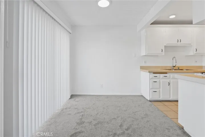dinning are open to kitchen and balcony