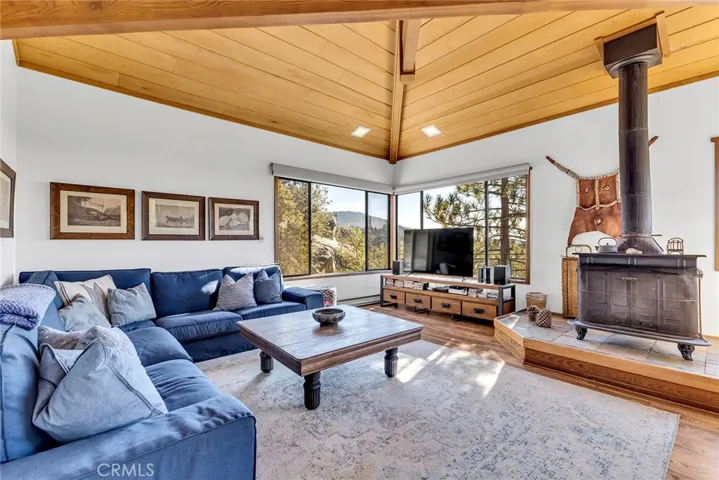 25430 Fernleaf Drive, Idyllwild, California 92549