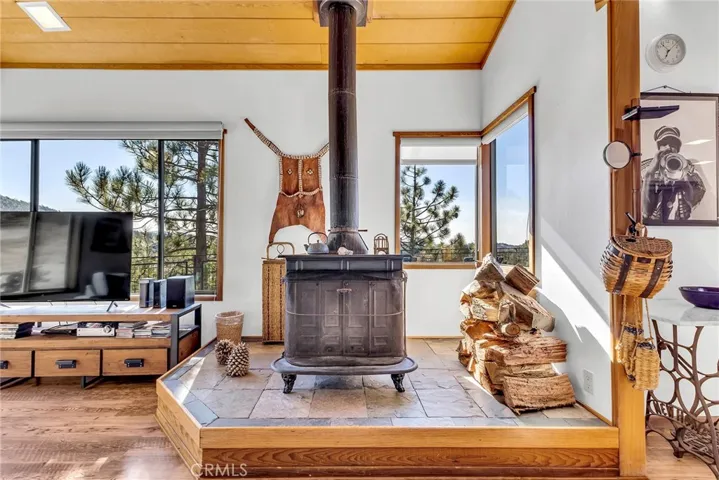 25430 Fernleaf Drive, Idyllwild, California 92549