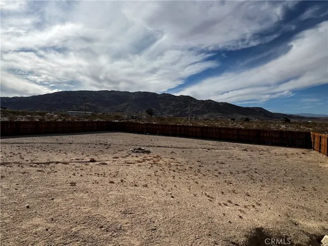 7526 Araby Avenue, 29 Palms, California 92277