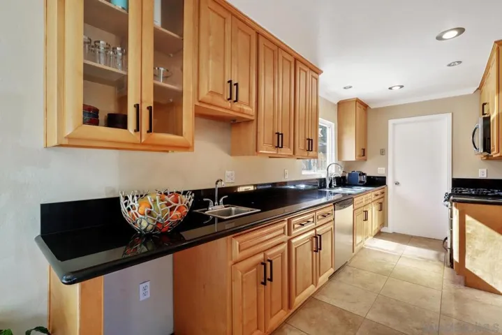 5643 Fontaine St, San Diego, California 92120