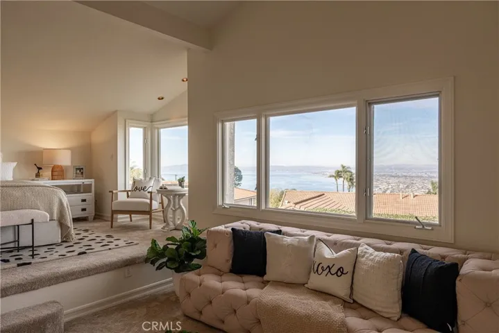 Breathtaking Queens Necklace ocean, city and mountain views from the primary suite!