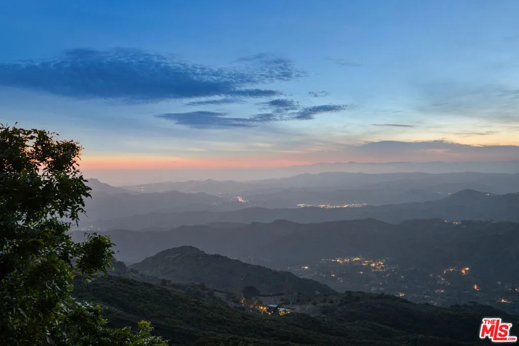 475 Stunt Road, Calabasas, California 91302 home-pic-59