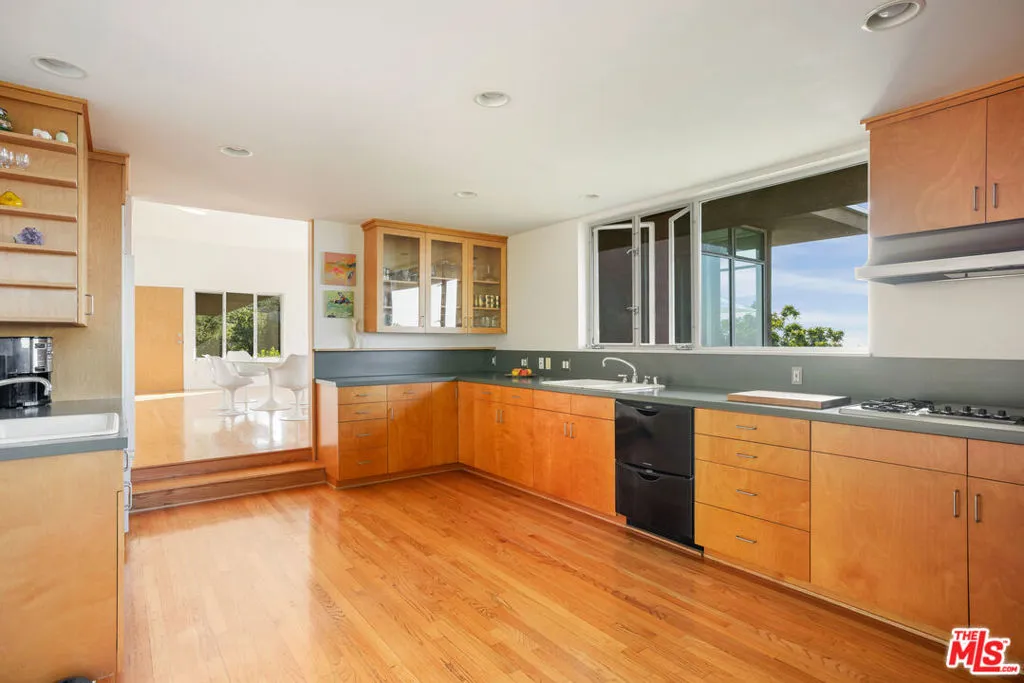 475 Stunt Road, Calabasas, California 91302 home-pic-30