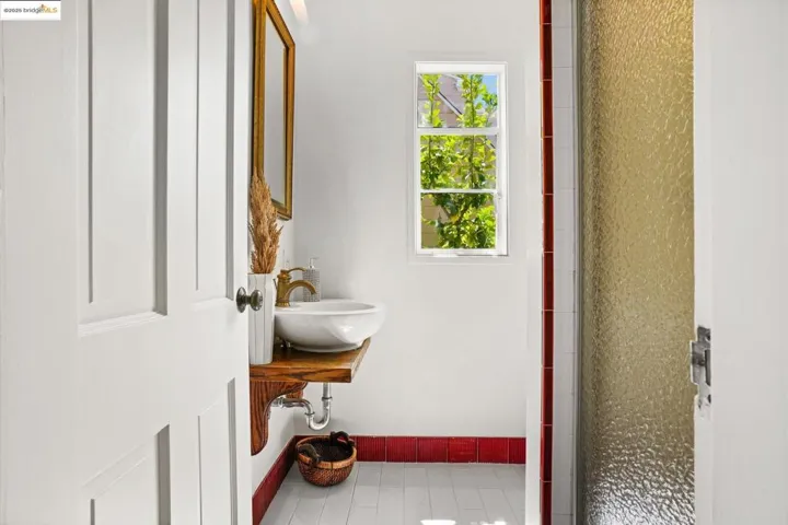 331 Saint James Dr, Piedmont, California 94611